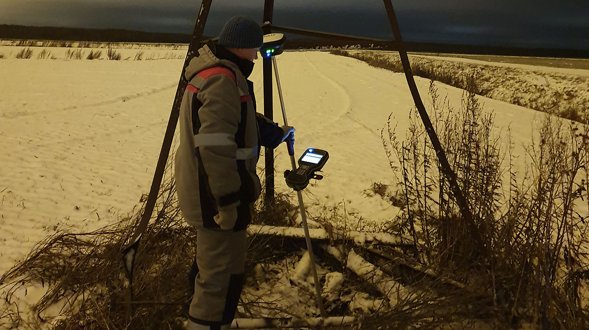 Surveyor Alexey Petrin with a GS18 T GNSS RTK Rover