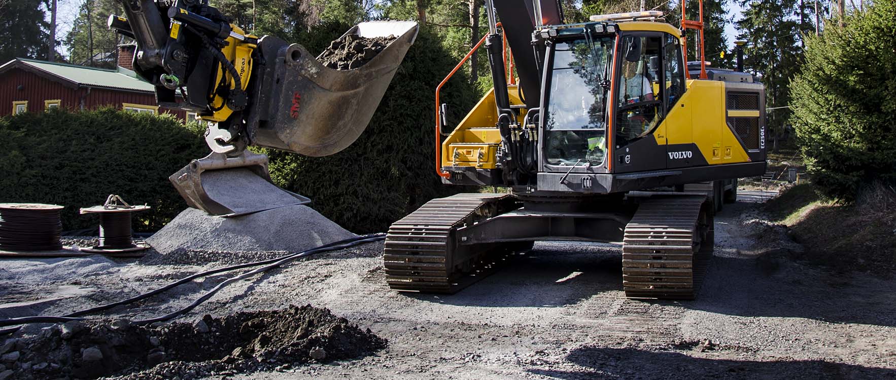 Creuser une tranchée pour les installations d'évacuation.