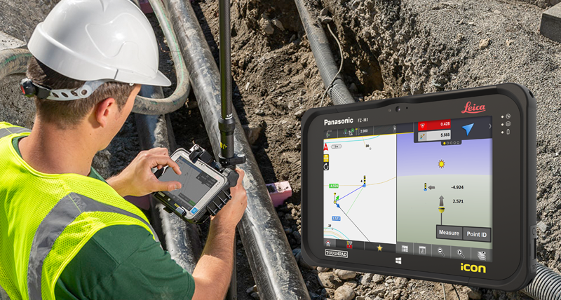 Bouwvakker in geel veiligheidsvest meet punten met een Leica iCON GPS 30 en een Leica iCON CC70-veldcontroller.