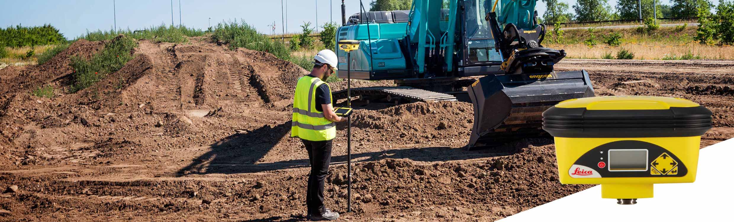 Un ouvrier dans le secteur des travaux publics en gilet de sécurité jaune implante des points avec une Leica iCON GPS 60 et un carnet de terrain Leica iCON CC80.