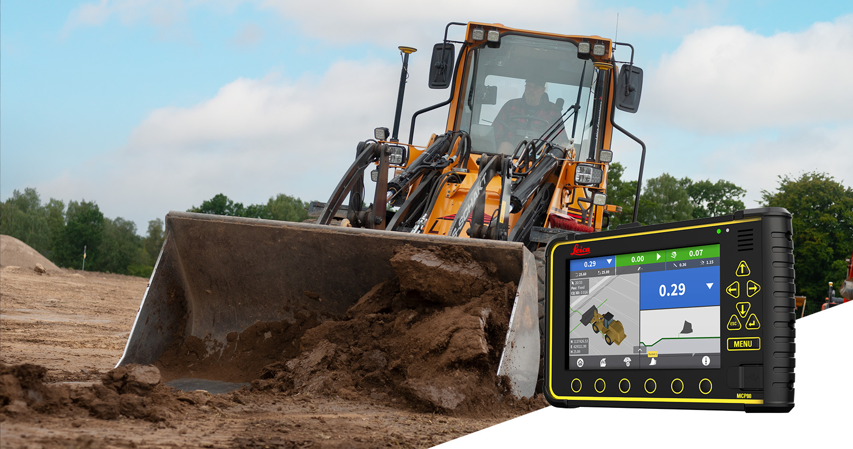 Wiellader bezig met nivelleren met behulp van Leica machinebesturingssysteem. 