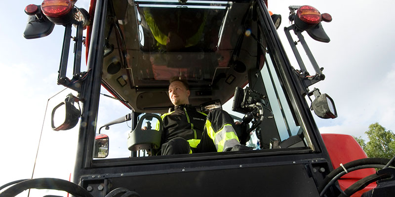 Max Björklund uses 3D machine control for his Huddig backhoe