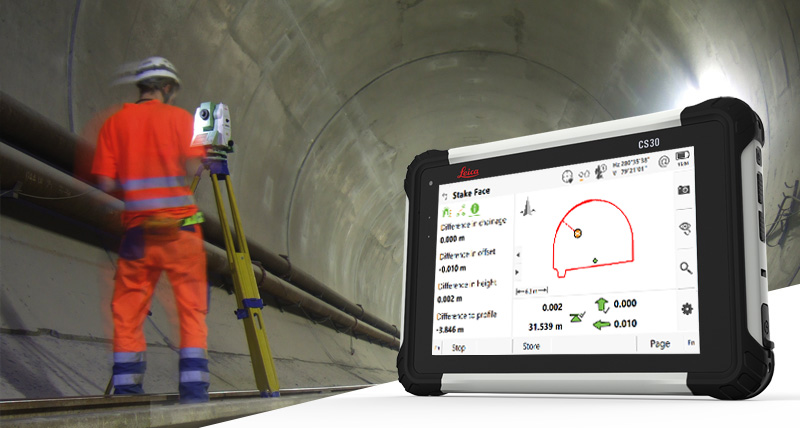 Miniatuurafbeelding van landmeter die tunnelvlak uitzet met de MS60-multistation voor scannen en een screenshot van de Leica Captivate Tunnel-app op het CS30-veldboek.